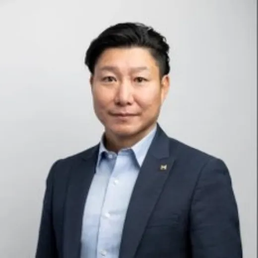 Leo Zhu - Real Estate Agent at Meriton - Sydney