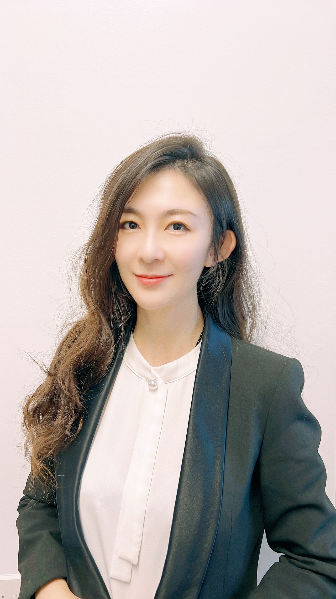 DaniellaHang Zhang Real Estate Agent