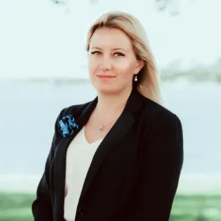 Stacey Swann - Real Estate Agent