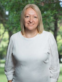 Dee Bloor - Real Estate Agent
