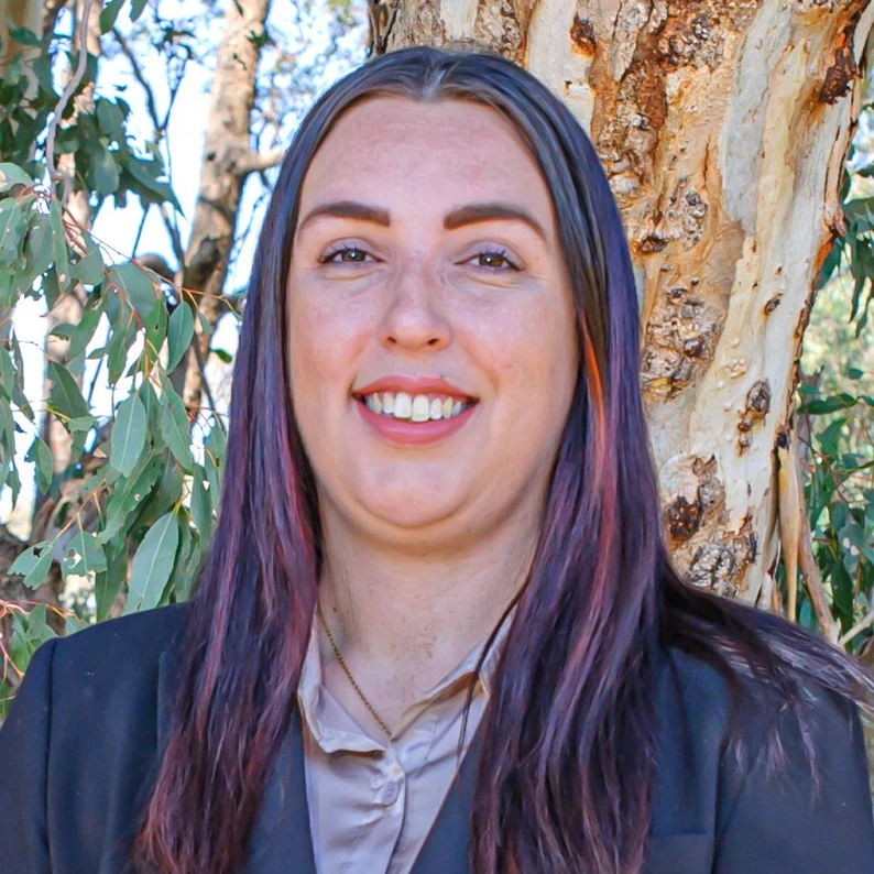 Jasmine Neves - Real Estate Agent