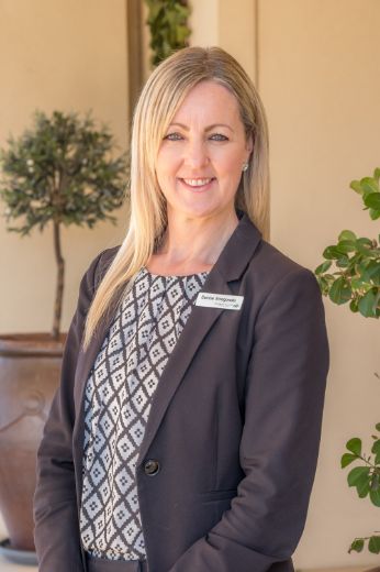 Denise Sniegowski - Real Estate Agent at Country Club Living