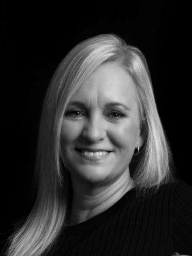 Donna Tozer - Real Estate Agent at Hess Property