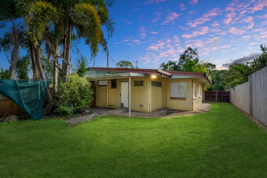 1/112 Wistaria Street, Holloways Beach, Qld 4878
