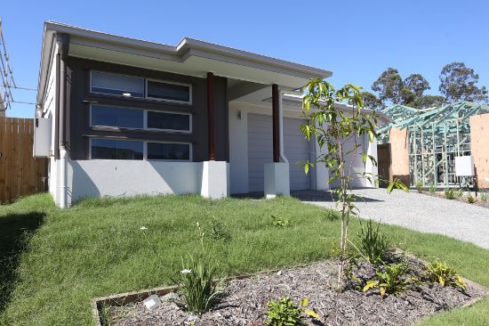 1/16 Beat Street, Ripley, Qld 4306