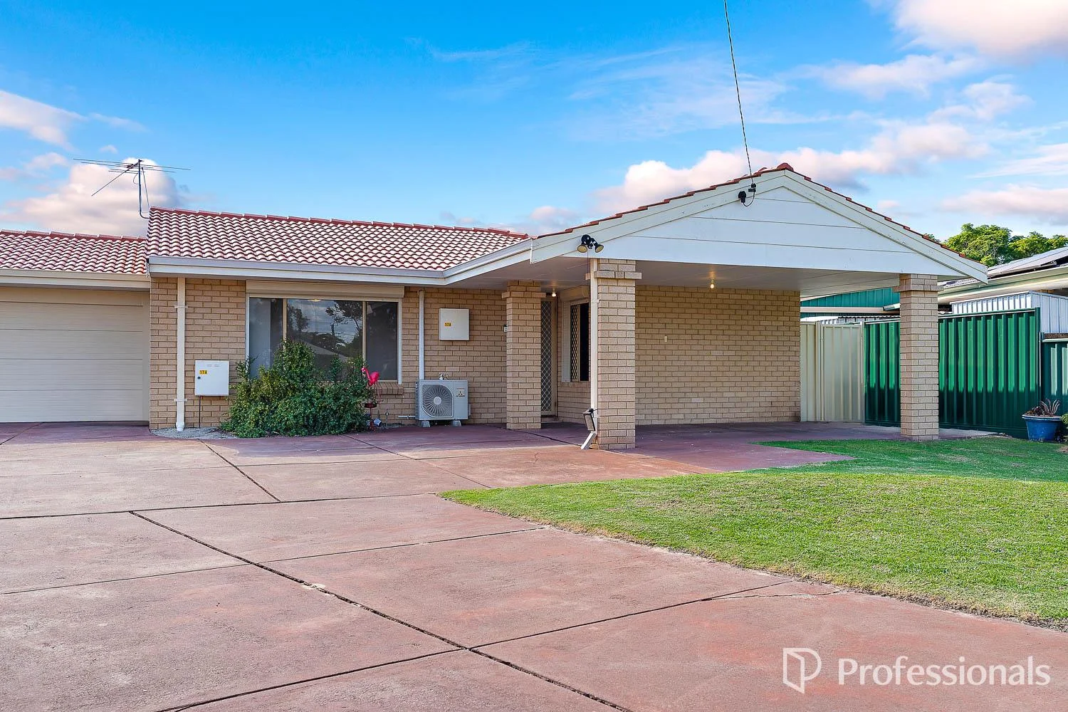 17A Imperial Ct, Seville Grove, WA 6112