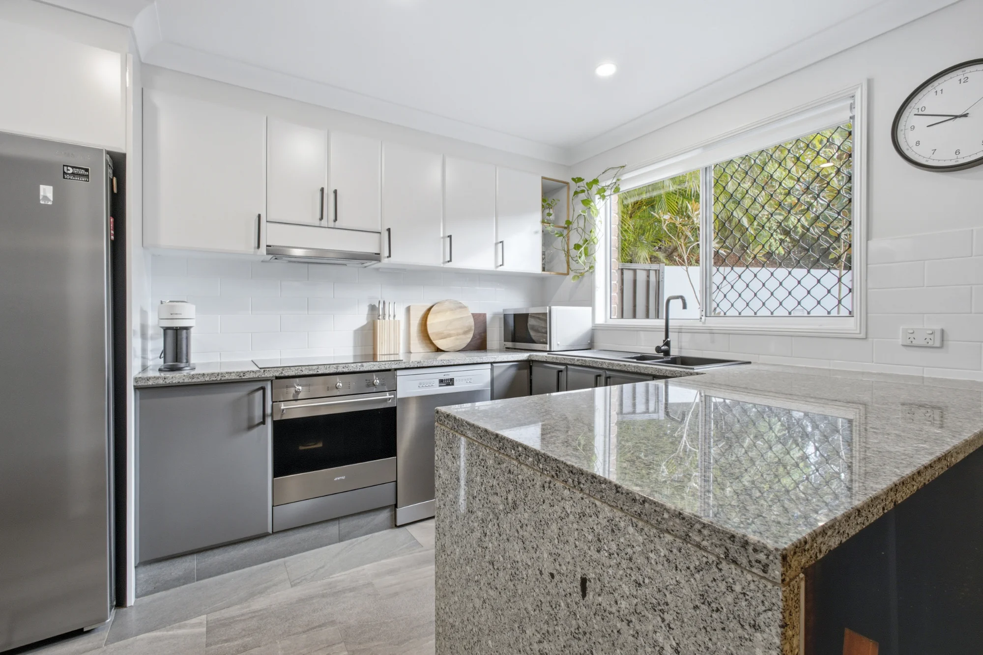 2/20 Annette Court, Labrador, Qld 4215