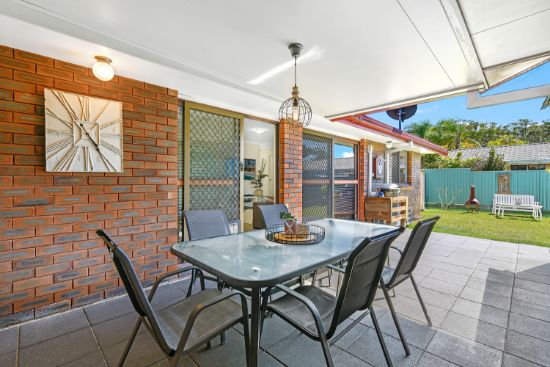 2/207 Central Street, Labrador, Qld 4215
