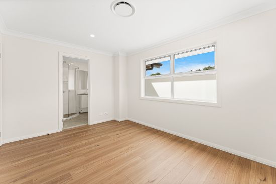 4b Lakkari Grove, Cordeaux Heights, NSW 2526