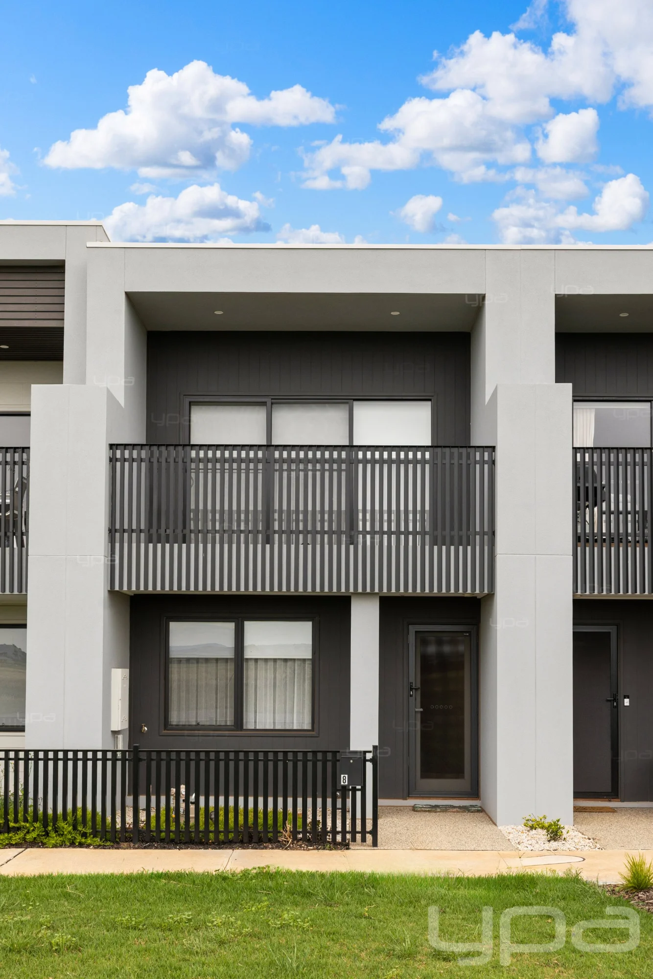 8 Pretty Walk, Fraser Rise, Vic 3336