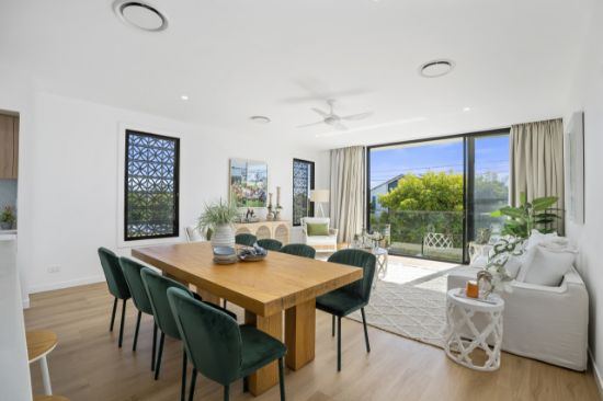 8A Mallard Avenue, Paradise Point, Qld 4216