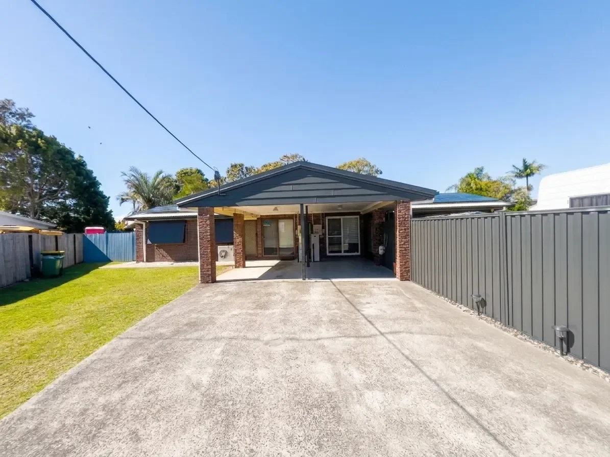 1 & 2/5 Grove Crescent, Beachmere QLD 4510