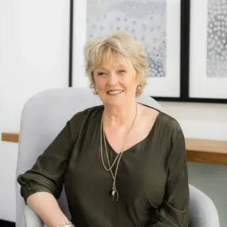 Kerry Macaulay - Real Estate Agent