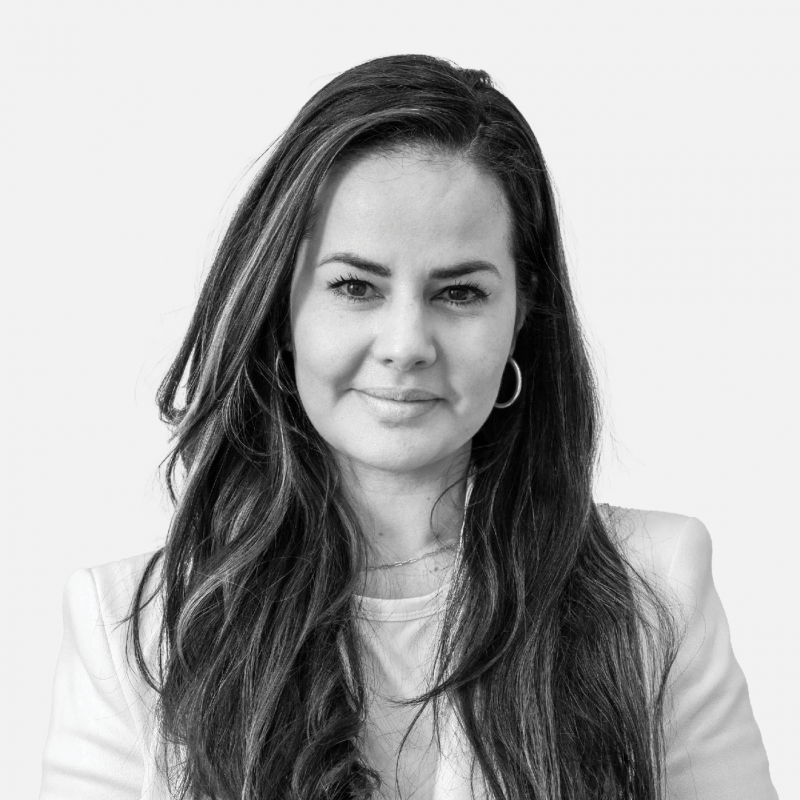 Lucia Romanos - Real Estate Agent
