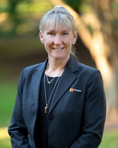 Elizabeth Stewart - Real Estate Agent at LJ Hooker Property Connections - North Lakes |Mango Hill |Kallangur |Murrumba Downs |Albany Creek