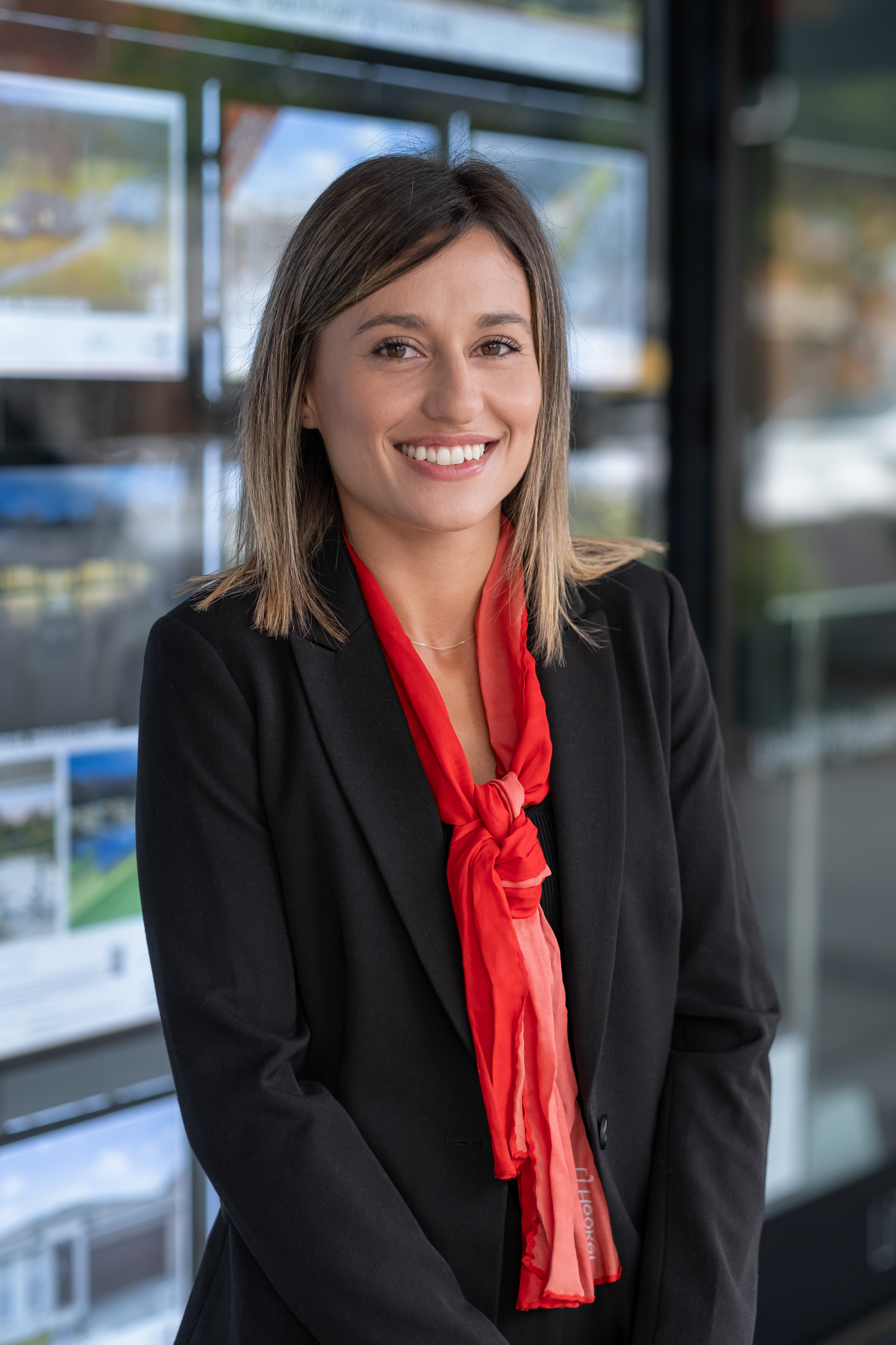 Elle MacRae Real Estate Agent