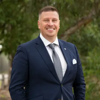 Dejan Hovancek - Real Estate Agent Dejan Hovancek - Real Estate Agent