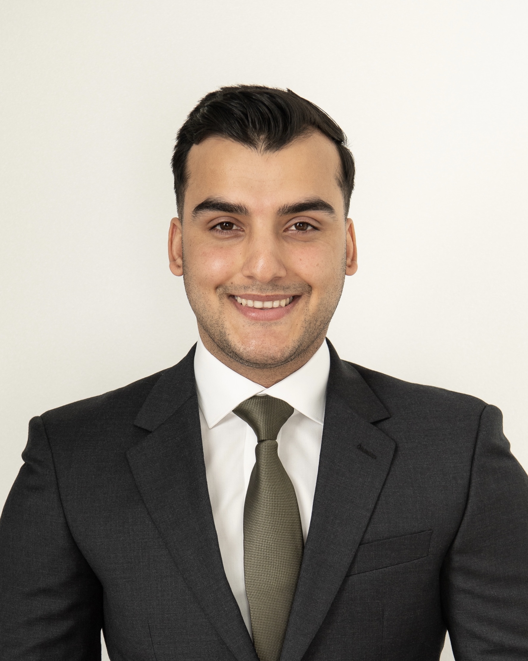 Fawad Zahin Real Estate Agent