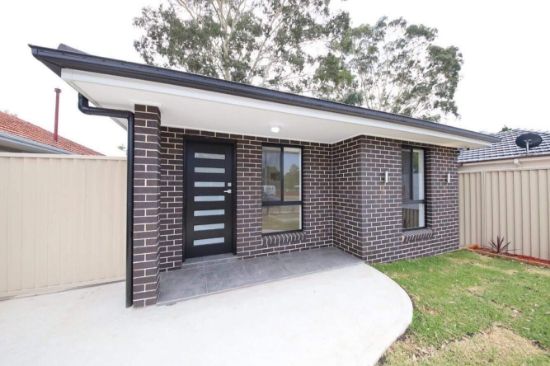 2A Derbyshire Avenue, Toongabbie, NSW 2146