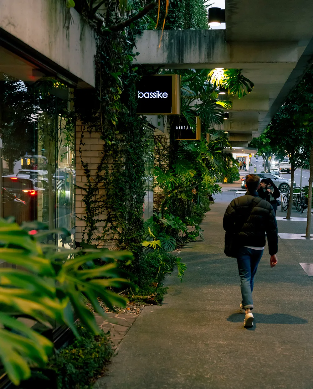 Enjoy mornings at charming local cafés, afternoons exploring boutique shops, and evenings dining at delightful restaurants, all just a short drive away.