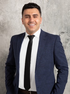 Hakim Mousavi Real Estate Agent