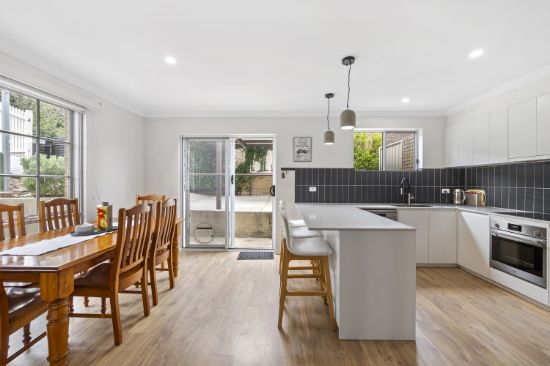 1/1 Heyington Pl, Kennington, Vic 3550