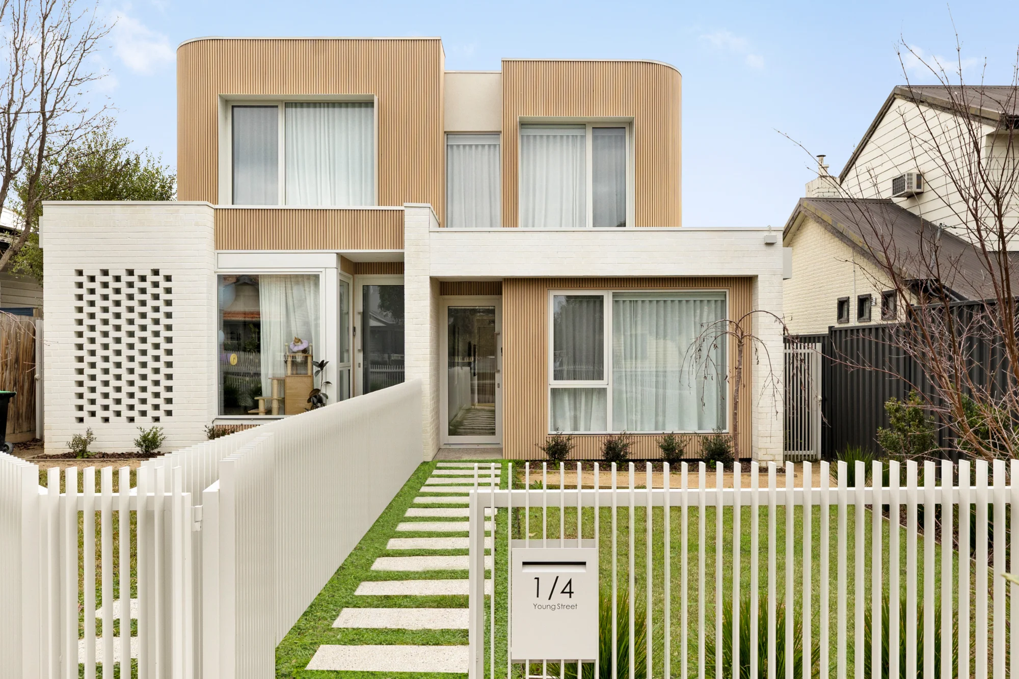 1/4 Young Street, Preston, Vic 3072