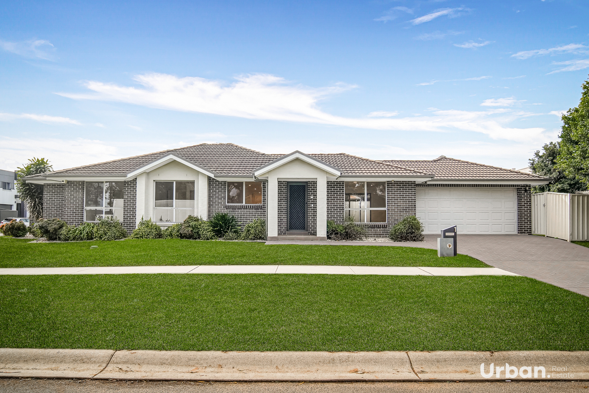 1 Broadbent Avenue, Middleton Grange, NSW 2171 1 Broadbent Avenue, Middleton Grange, NSW 2171