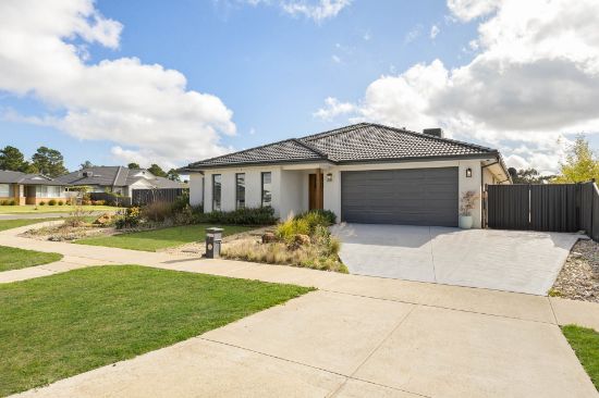 1 Liquidamber Drive, Romsey, Vic 3434