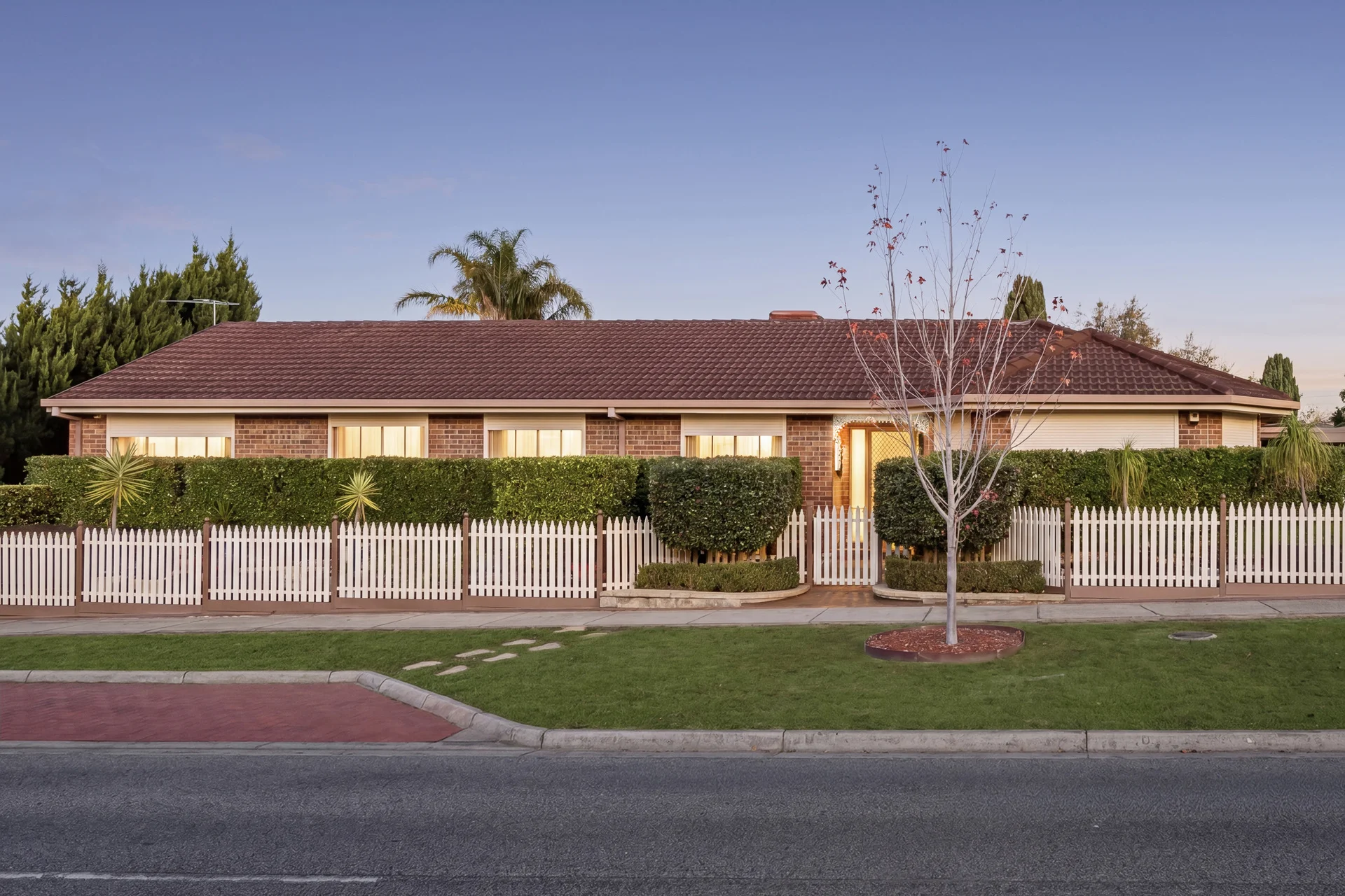 1 Narrawong Close, Rowville, Vic 3178