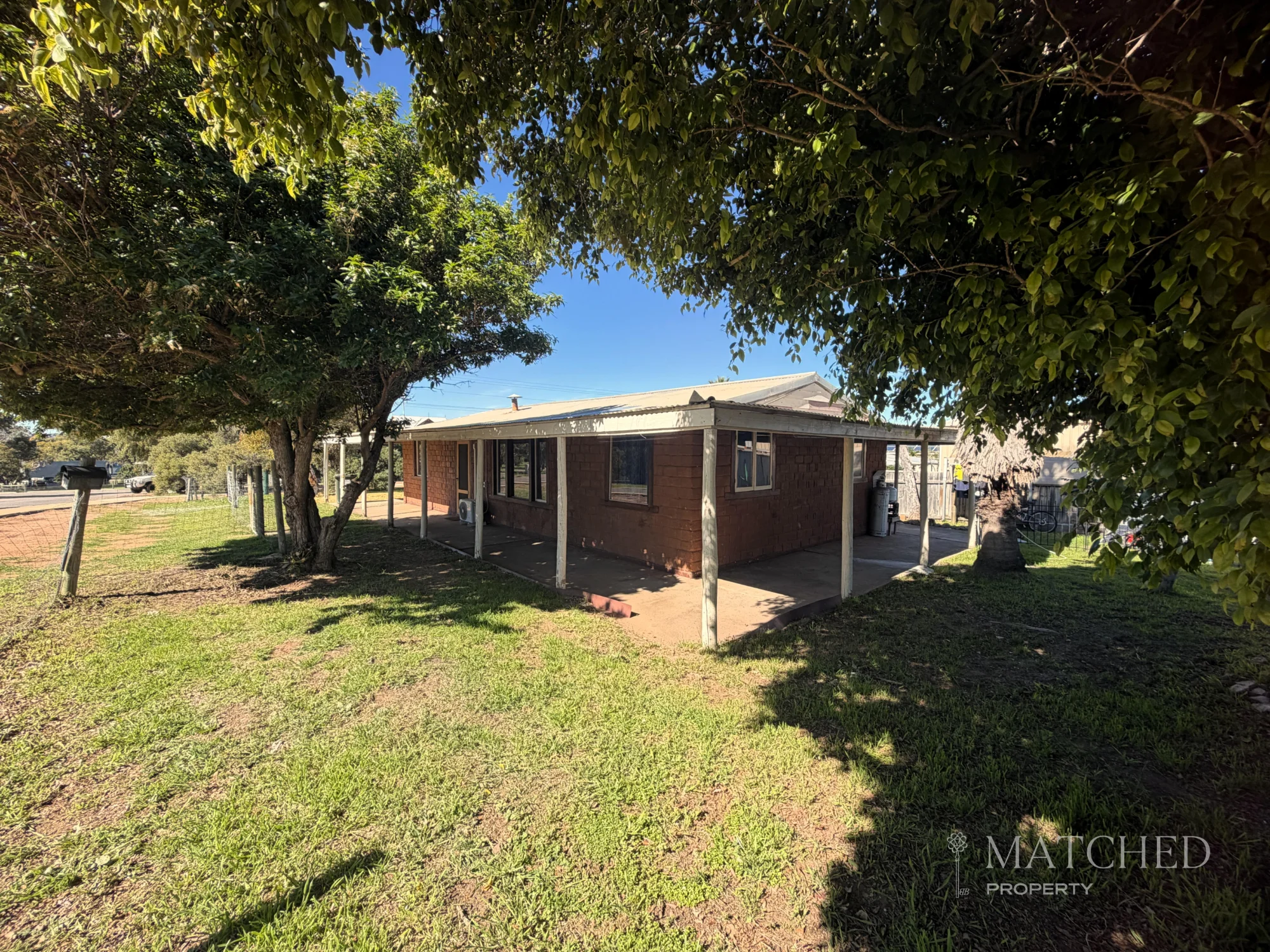 1 Pickering Drive, Dongara, WA 6525