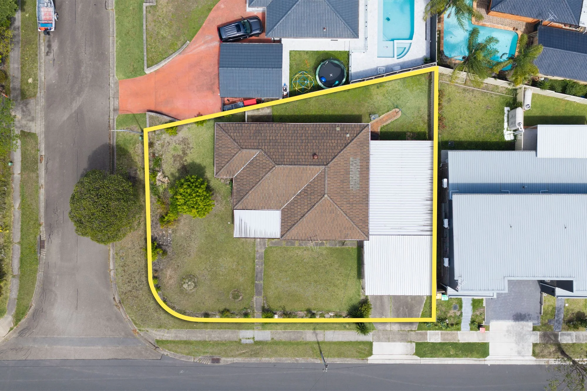 1 Simone Crescent, Casula NSW 2170