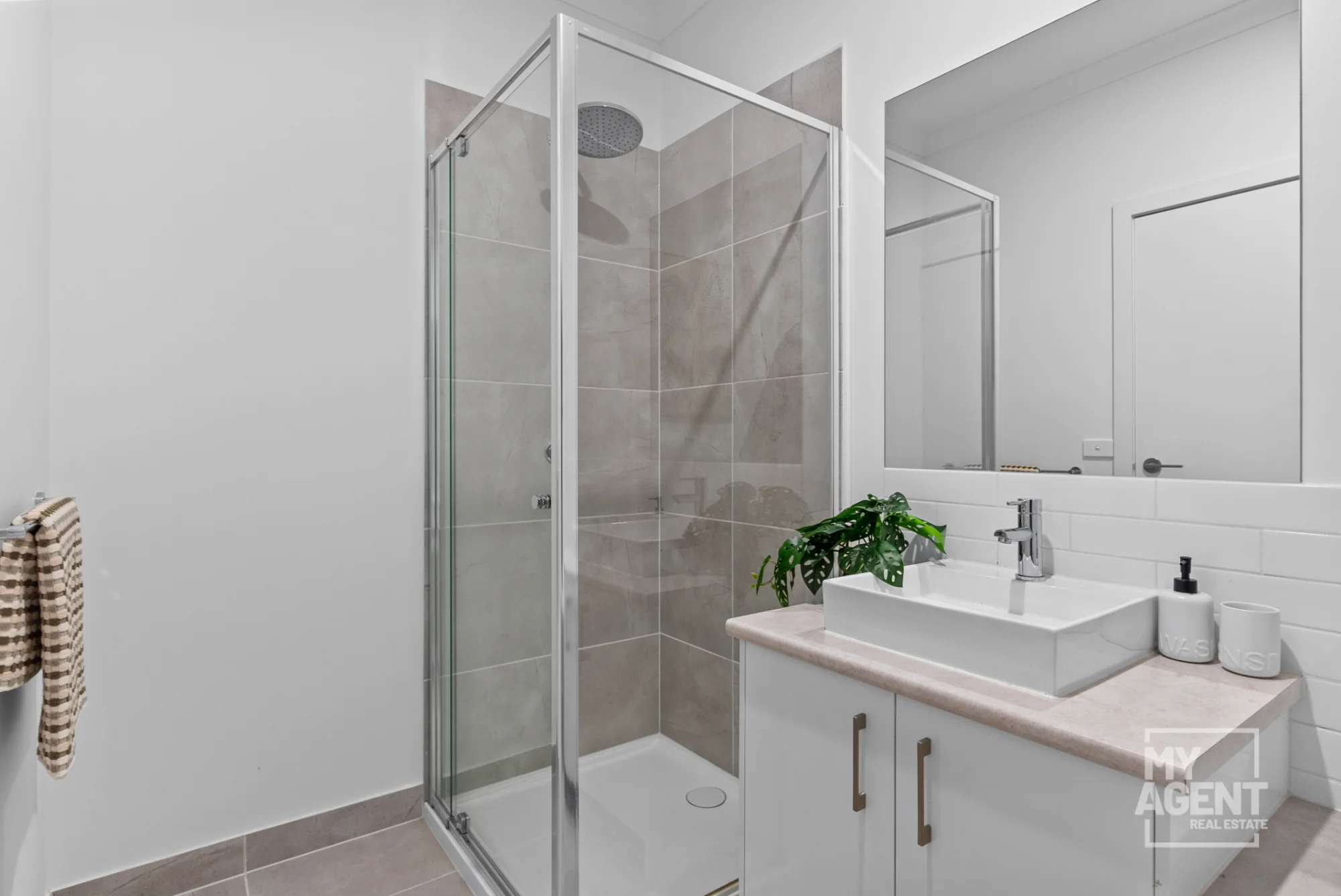 1 Zesty Walk, Manor Lakes, Vic 3024