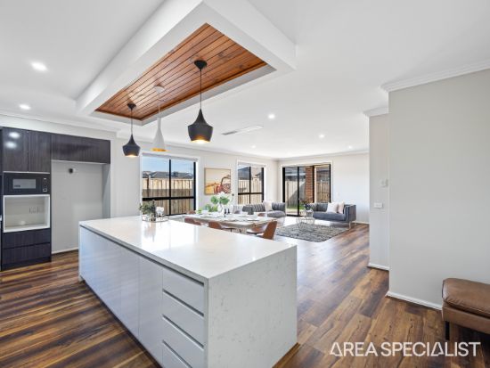 10 Bloomfield Road, Thornhill Park, Vic 3335
