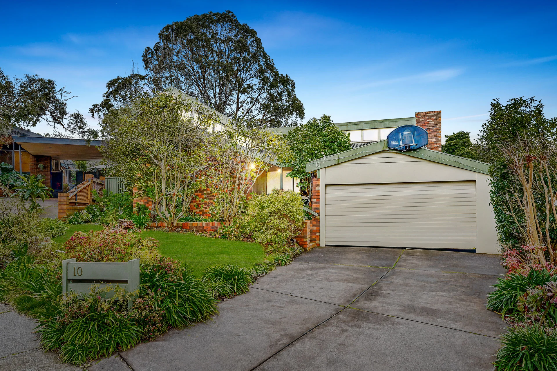 10 Dalkeith Close, Wheelers Hill, Vic 3150