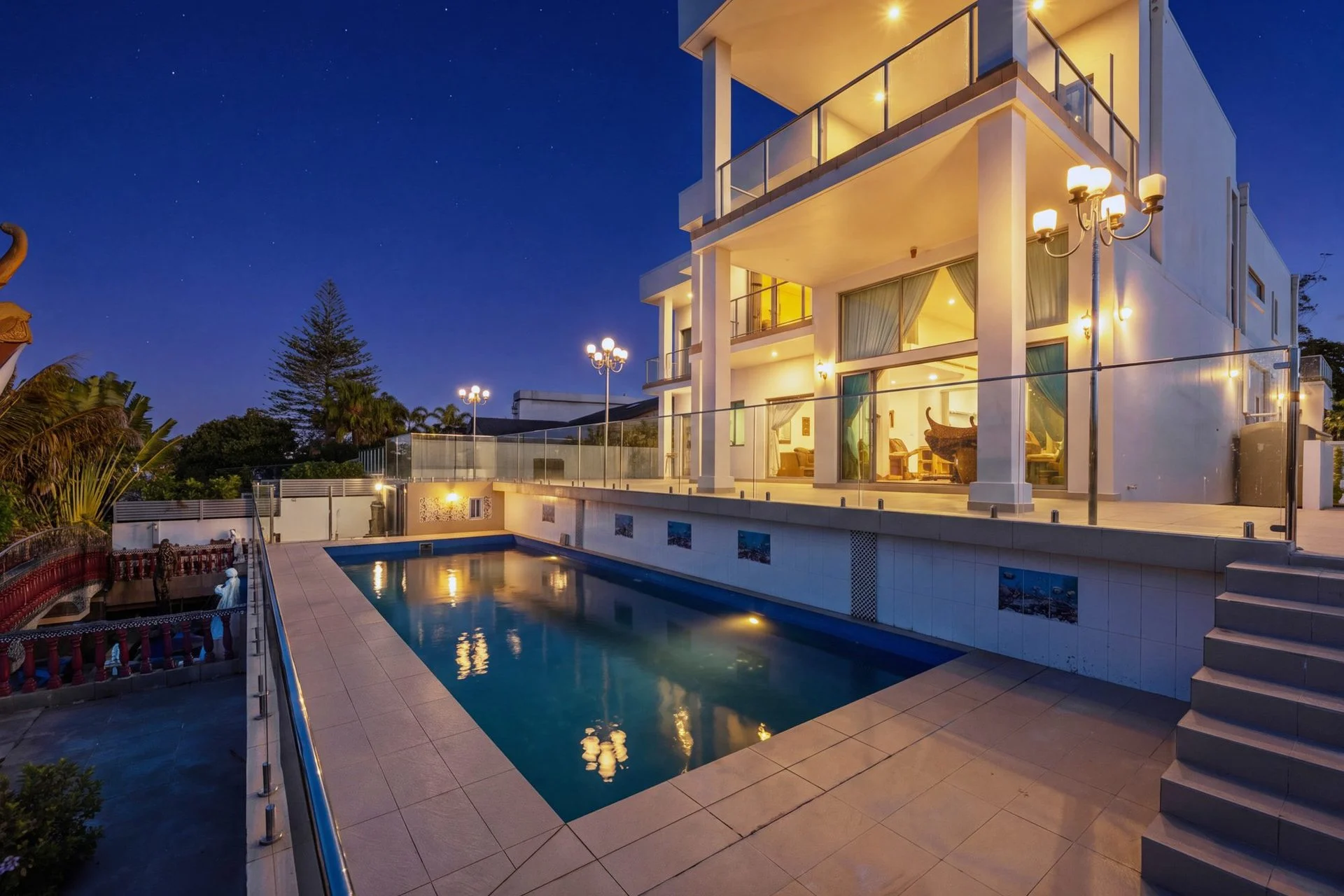 10 Garden Grove, Carrara, Qld 4211