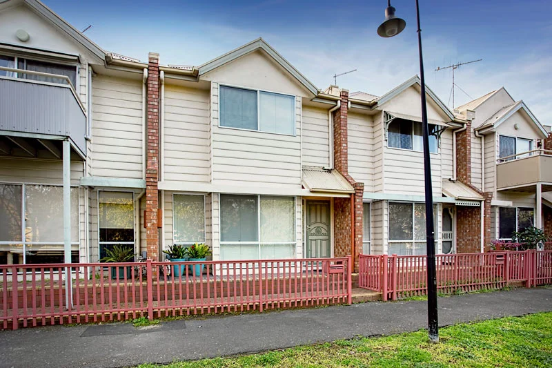 10 Greenham Place, Kensington, Vic 3031