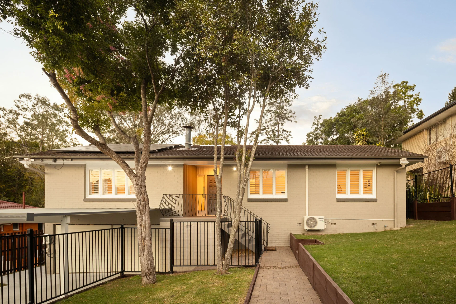 10 Harvard Street, Kenmore, Qld 4069