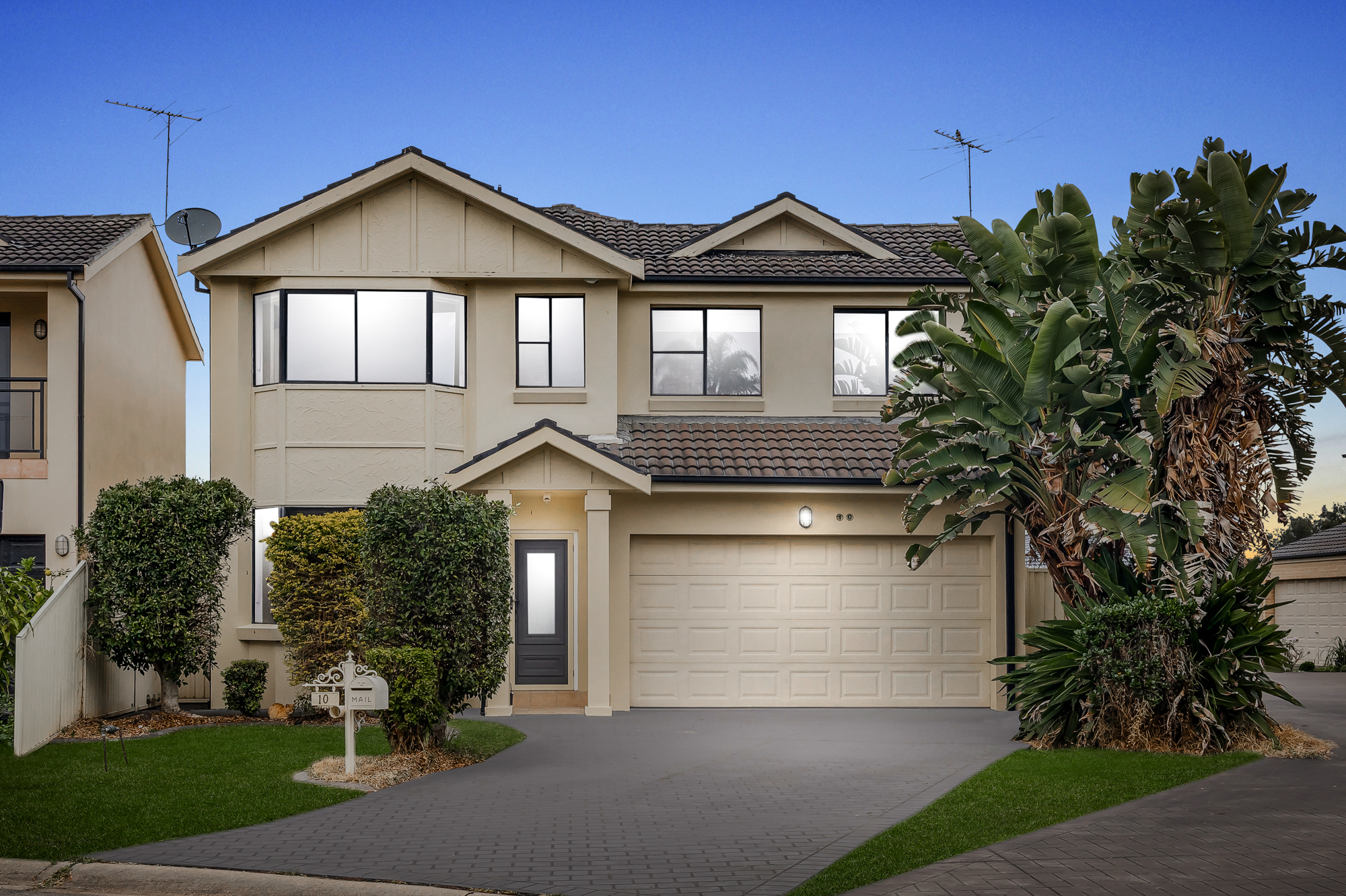 10 Lamattina Place, Green Valley, NSW 2168 10 Lamattina Place, Green Valley, NSW 2168