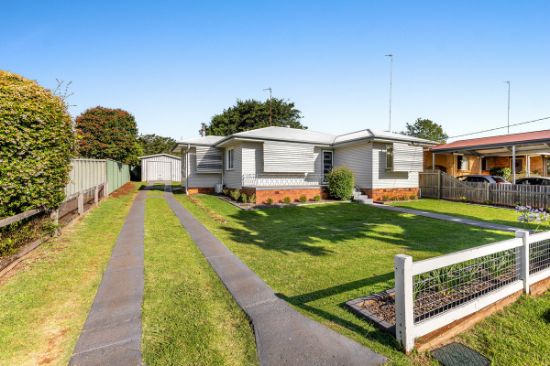 10 Milton Street, Kearneys Spring, Qld 4350