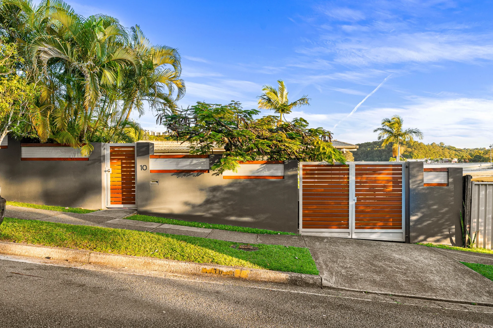 10 Page Parade, Burleigh Heads QLD 4220