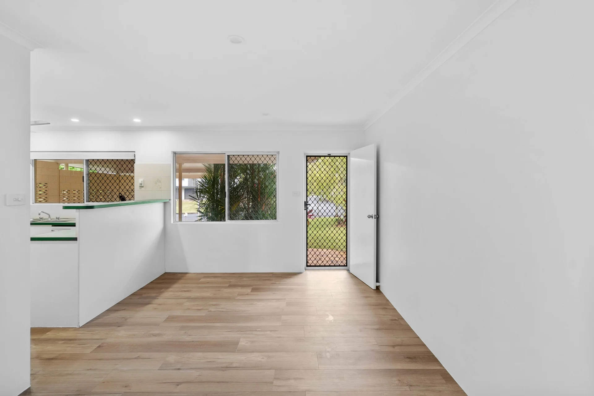 10 Park Street, Bayview Heights, Qld 4868