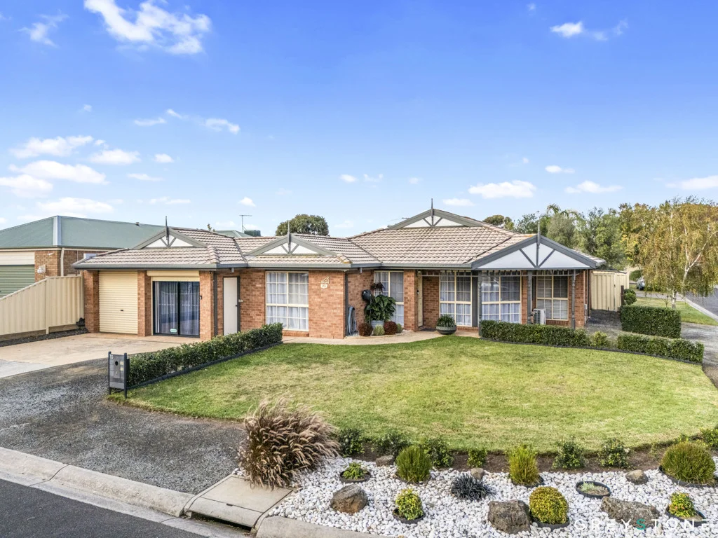 10 Pastoral Place, Sydenham, Vic 3037