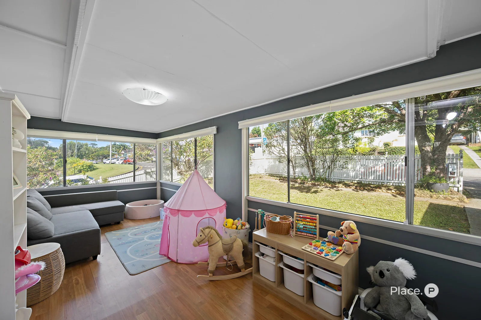 10 Sapphire Street, Holland Park, Qld 4121