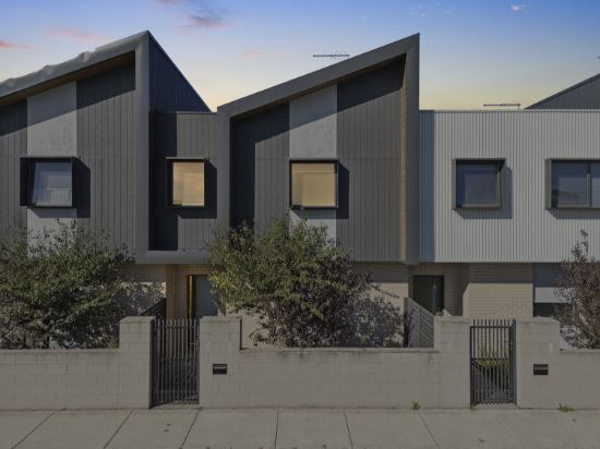 10 Slattery Place, Pakenham, Vic 3810