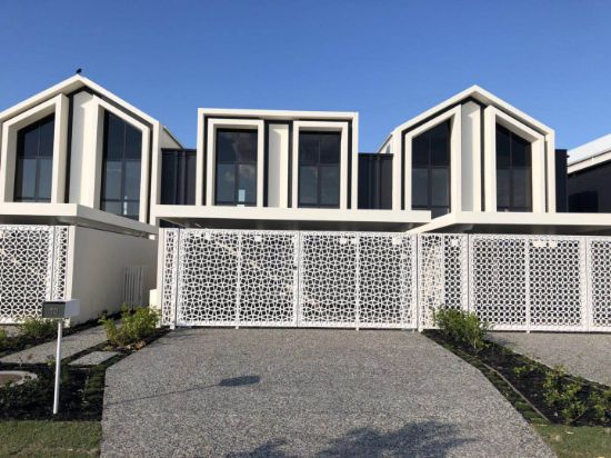10 The Lakes Esplanade, Mermaid Waters, Qld 4218