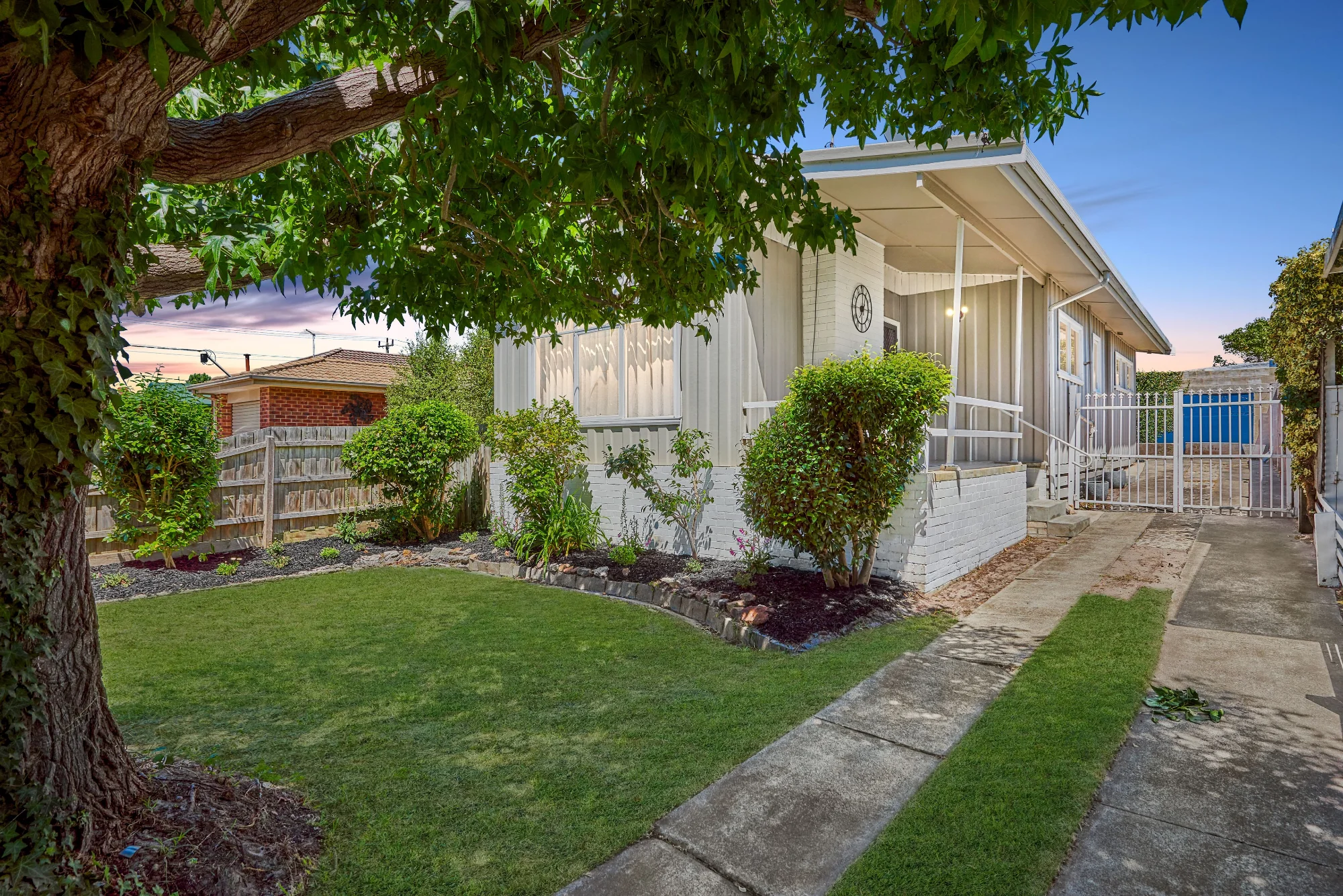 100 Ninth Avenue, Rosebud VIC 3939