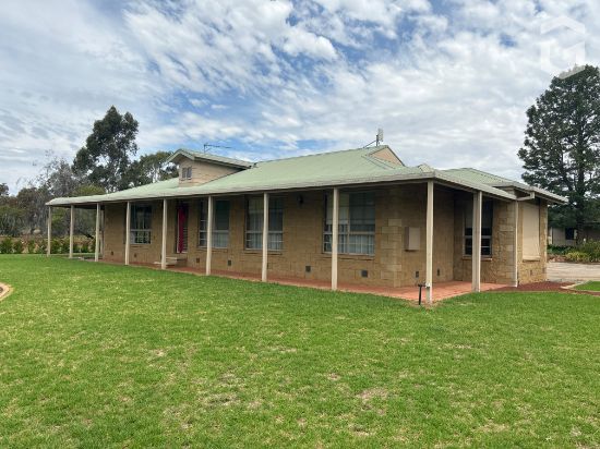 104 Pine Hill Road, Narrandera, NSW 2700