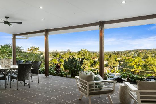 1074 South Pine Road, Everton Hills, Qld 4053