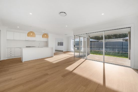 11 Commander Street, Thrumster, NSW 2444